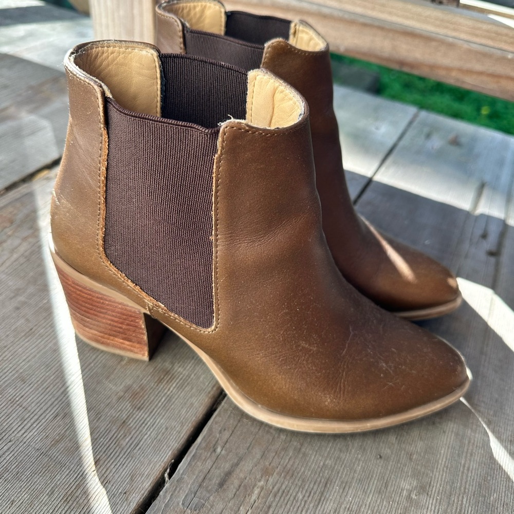 Nisolo Brown Leather Ankle Heeled Chelsea Boots